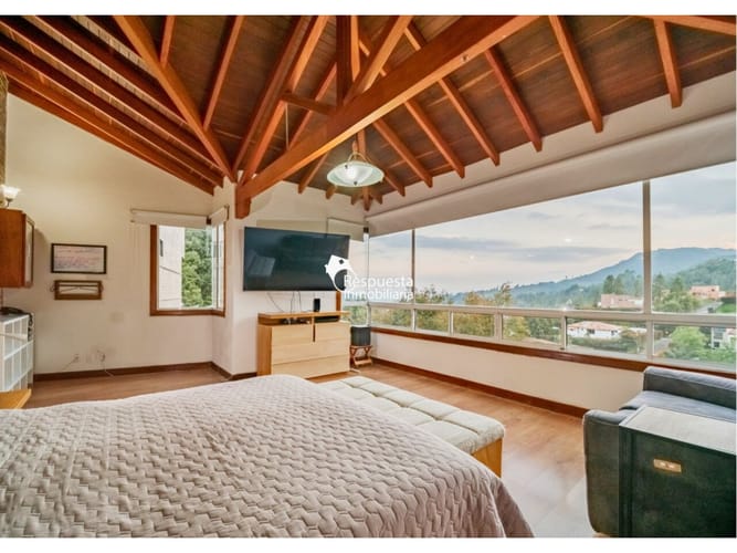 Casa de 5 alcobas en venta en Escobero, Envigado, 407 m² · foto 16 de 23