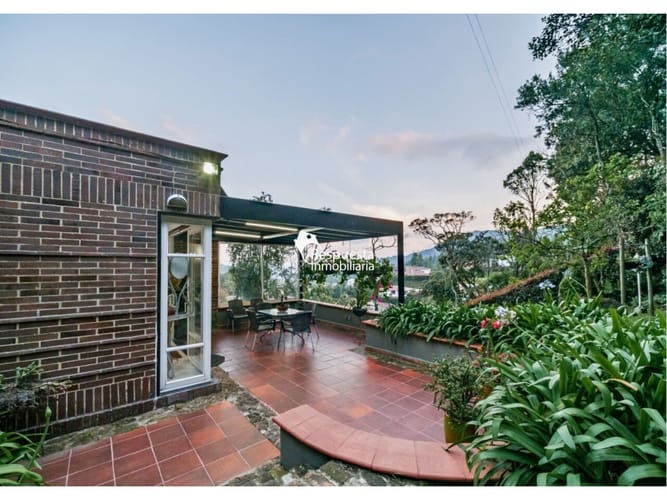 Casa de 5 alcobas en venta en Escobero, Envigado, 407 m² · foto 18 de 23