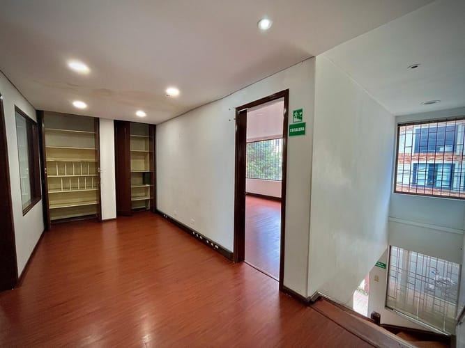 Casa de 7 alcobas en venta en Chapinero Alto, Bogotá, 300 m² · foto 15 de 24