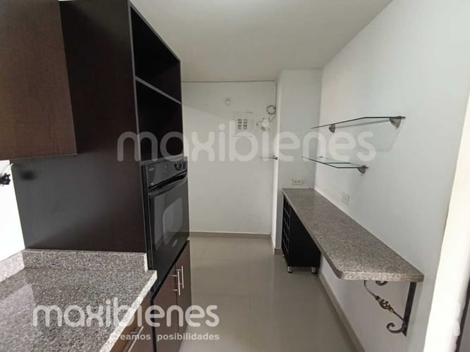 Apartamento de 4 alcobas en arriendo en Los Colores, Medellín, 115 m² · foto 2 de 24