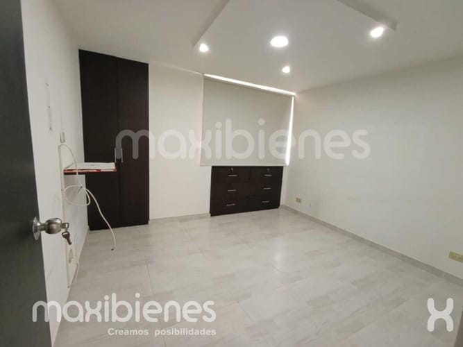 Apartamento de 4 alcobas en arriendo en Los Colores, Medellín, 115 m² · foto 8 de 24