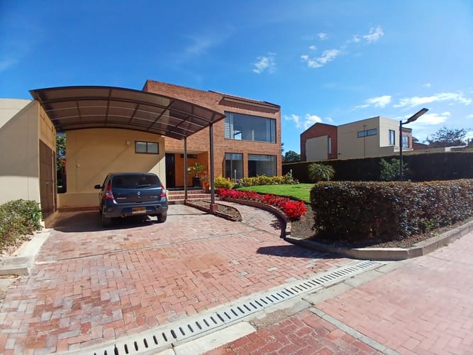 Casa de 3 alcobas en arriendo en Parcelas, Cota, 207 m² · foto 2 de 22