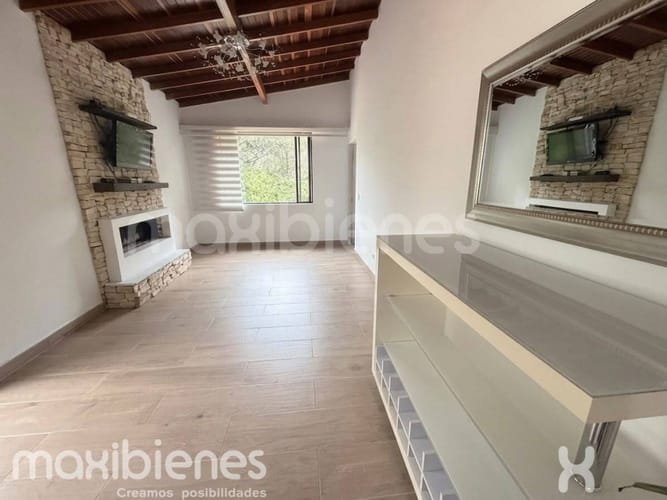 Casa de 3 alcobas en arriendo en Santa Elena, Medellín, 100 m² · foto 3 de 15