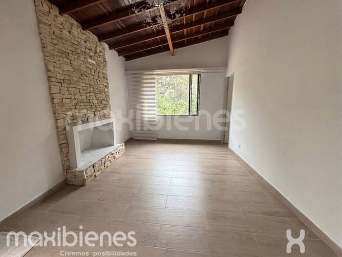 Casa de 3 alcobas en arriendo en Santa Elena, Medellín, 100 m² · foto 8 de 15