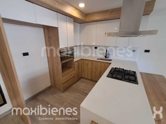 Apartamento de 3 alcobas en arriendo en Conquistadores, Medellín, 90 m² · foto 3 de 16