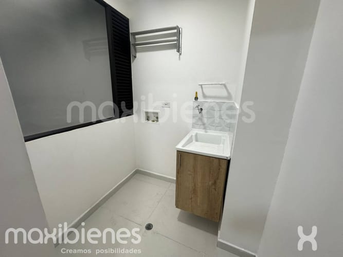 Apartamento de 2 alcobas en arriendo en Loma Del Indio, Medellín, 50 m² · foto 10 de 12