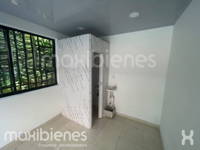 Local en arriendo en Santa Lucia, Medellín, 10 m² · foto 2 de 6