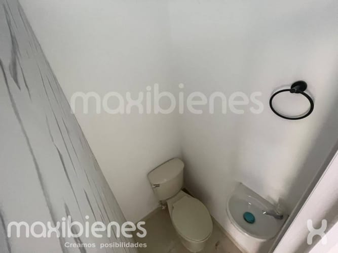 Local en arriendo en Santa Lucia, Medellín, 10 m² · foto 5 de 6
