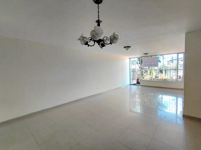 Apartamento de 3 alcobas en venta en Alhambra, Bogotá, 111 m² · foto 3 de 24