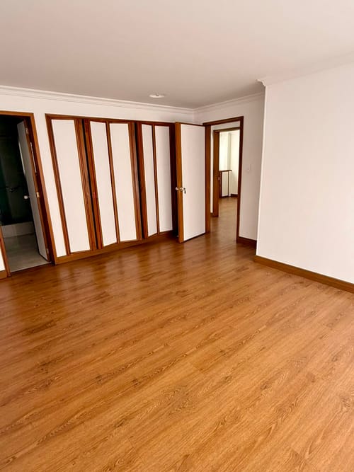 Apartamento de 3 alcobas en venta en Santa Barbara, Bogotá, 178 m² · foto 13 de 17