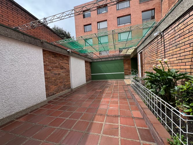Casa en arriendo en Chicó Navarra, Bogotá · foto 8 de 24