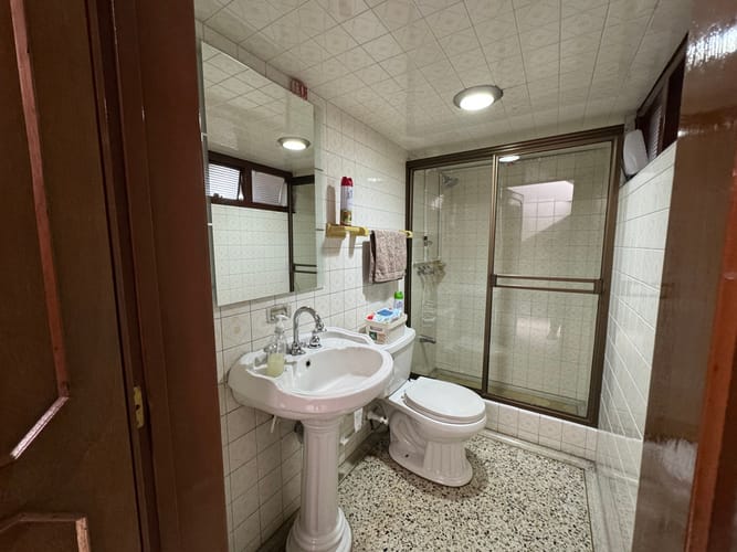 Casa en arriendo en Chicó Navarra, Bogotá · foto 13 de 24