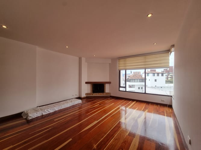 Apartamento de 3 alcobas en venta en Colina Campestre, Bogotá, 141 m² · foto 2 de 23