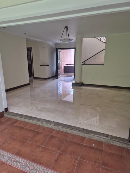 Casa de 3 alcobas en arriendo en Los Balsos, Medellín, 217 m² · foto 11 de 24