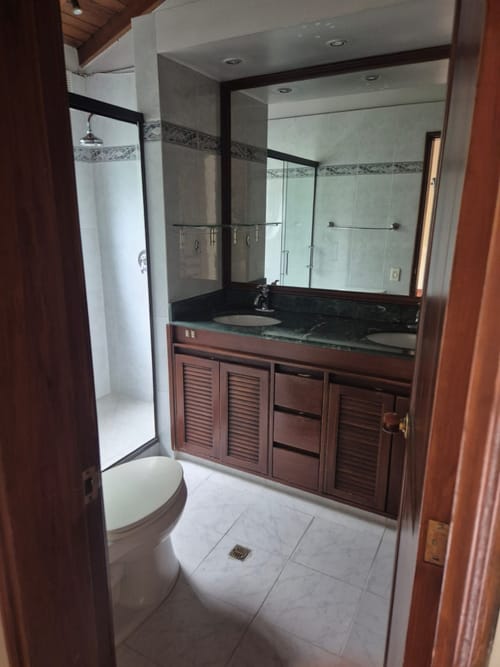 Casa de 3 alcobas en arriendo en Los Balsos, Medellín, 217 m² · foto 16 de 24