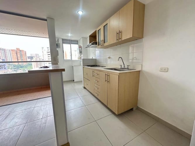 Apartamento de 3 alcobas en arriendo en San Jose, Sabaneta, 80 m² · foto 2 de 13
