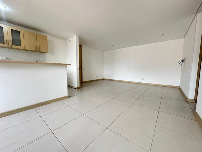 Apartamento de 3 alcobas en arriendo en San Jose, Sabaneta, 80 m² · foto 3 de 13