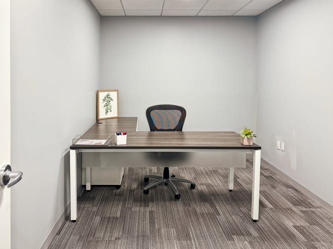 Oficina en arriendo en Cuarta Brigada, Medellín, 50 m² · foto 6 de 9