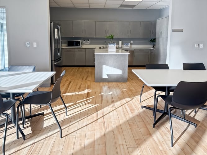Oficina en arriendo en Laureles, Medellín, 10 m² · foto 5 de 9