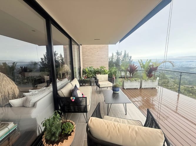 Casa de 3 alcobas en venta en Sajonia, Rionegro, 328 m² · foto 2 de 18