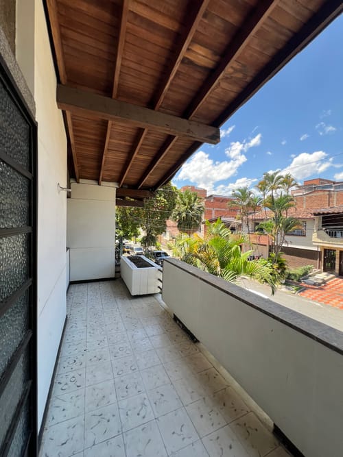 Casa de 5 alcobas en venta en Laureles, Medellín, 360 m² · foto 3 de 9