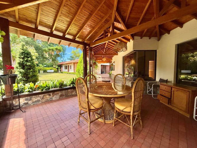 Casa de 4 alcobas en venta en El Porvenir, Rionegro, 300 m² · foto 3 de 16