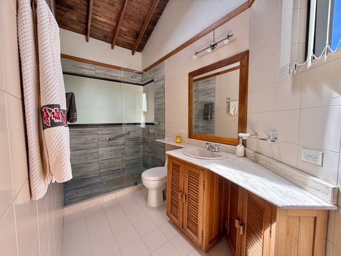 Casa de 4 alcobas en venta en El Porvenir, Rionegro, 300 m² · foto 10 de 16