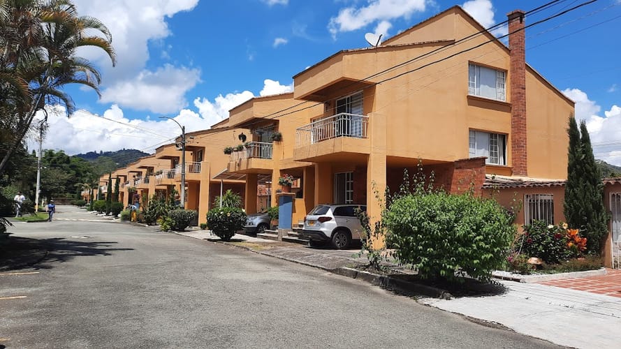 Casa de 4 alcobas en venta en El Tambo, La Ceja, 220 m² · foto 3 de 24