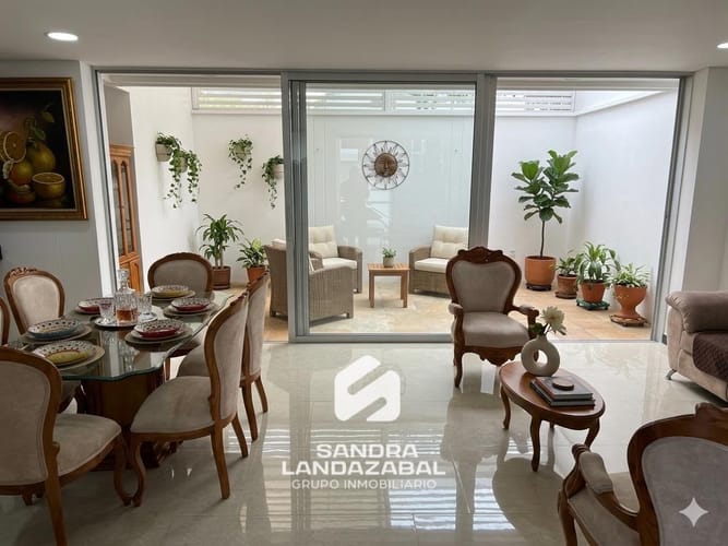 Casa de 4 alcobas en venta en Lagos Del Cacique, Bucaramanga, 220 m² · foto 3 de 13