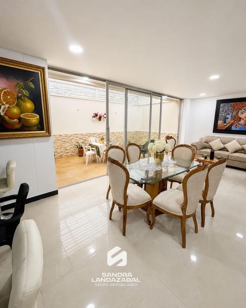 Casa de 4 alcobas en venta en Lagos Del Cacique, Bucaramanga, 220 m² · foto 2 de 13