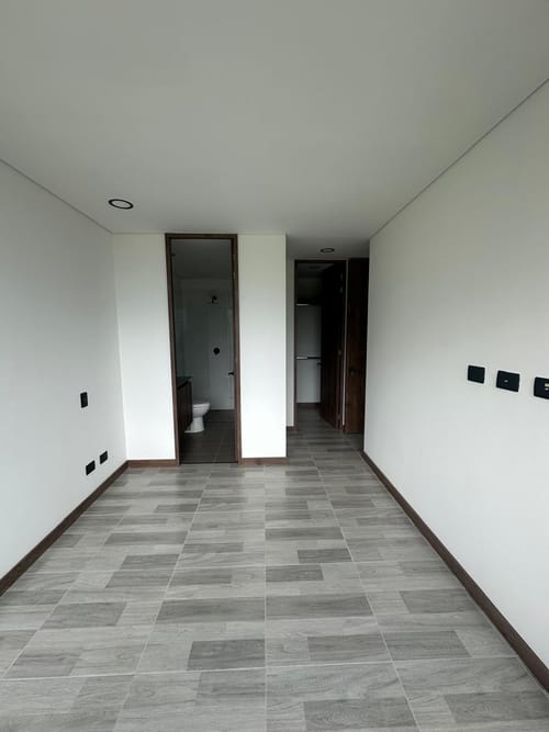 Apartamento de 2 alcobas en venta en El Trianon, Envigado, 69 m² · foto 3 de 14