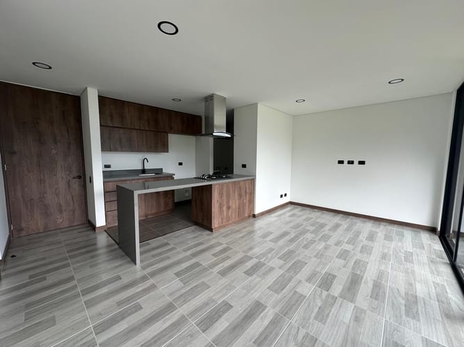 Apartamento de 2 alcobas en venta en El Trianon, Envigado, 69 m² · foto 2 de 14