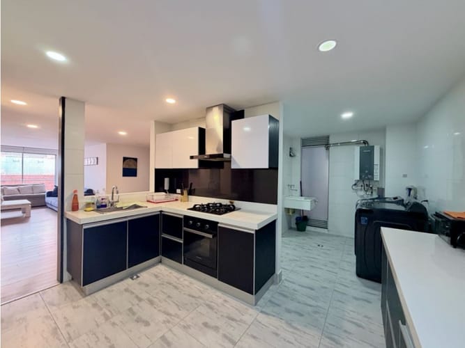 Apartamento de 3 alcobas en venta en Santa Barbara Occidental, Bogotá, 143 m² · foto 5 de 15