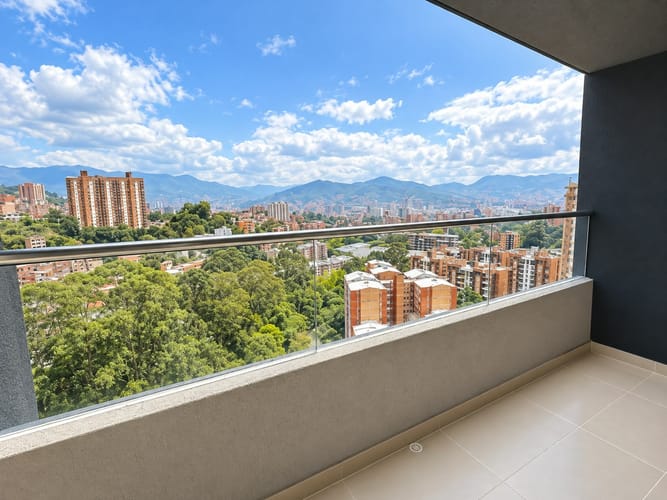Apartamento de 3 alcobas en venta en Camino Verde, Envigado, 64 m² · foto 3 de 9