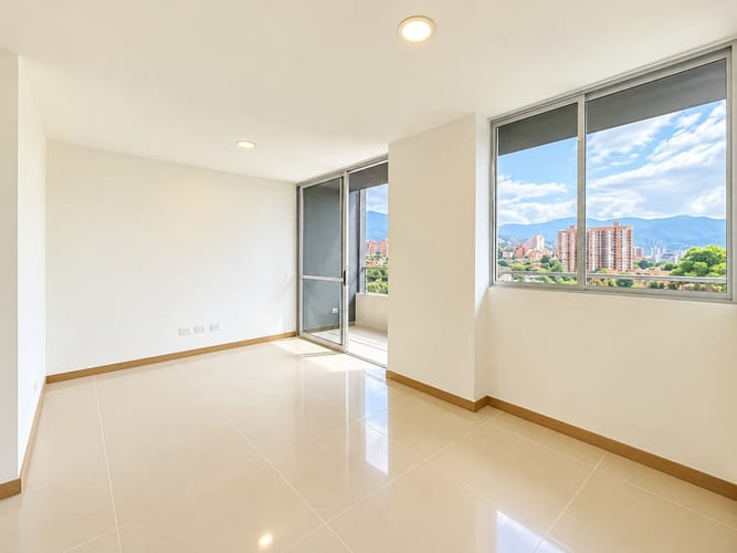 Apartamento de 3 alcobas en venta en Camino Verde, Envigado, 64 m² · foto 4 de 9