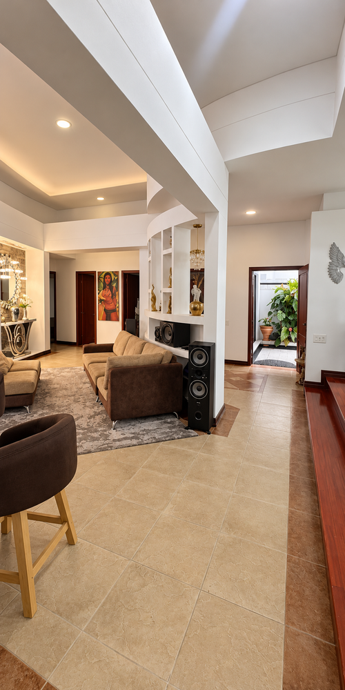 Casa de 4 alcobas en venta en Pinares, Pereira, 310 m² · foto 2 de 11
