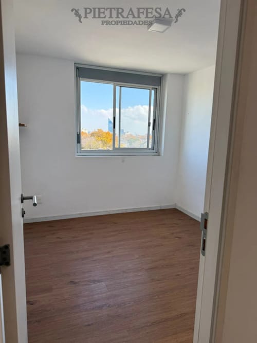 Apartamento en alquiler, 2 dormitorios, 1 baño, cochera. Tres Cruces. · Foto 5