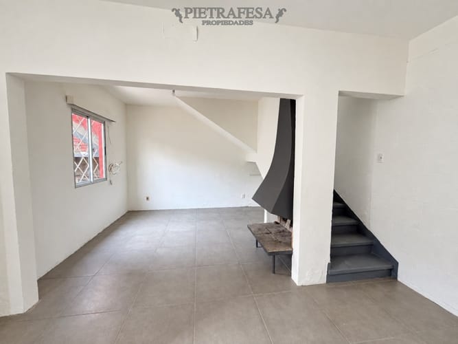 Casa en alquiler, 2 dormitorios, 1 baño, terraza, parrillero. Perez Castellanos. · Foto 2