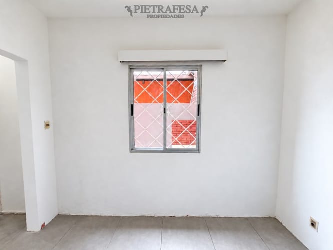Casa en alquiler, 2 dormitorios, 1 baño, terraza, parrillero. Perez Castellanos. · Foto 4