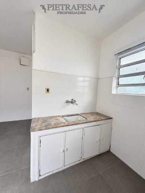 Casa en alquiler, 2 dormitorios, 1 baño, terraza, parrillero. Perez Castellanos. · Foto 6
