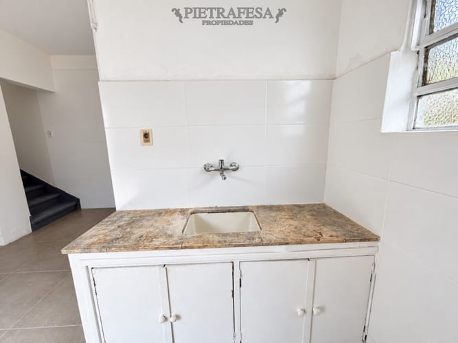 Casa en alquiler, 2 dormitorios, 1 baño, terraza, parrillero. Perez Castellanos. · Foto 7