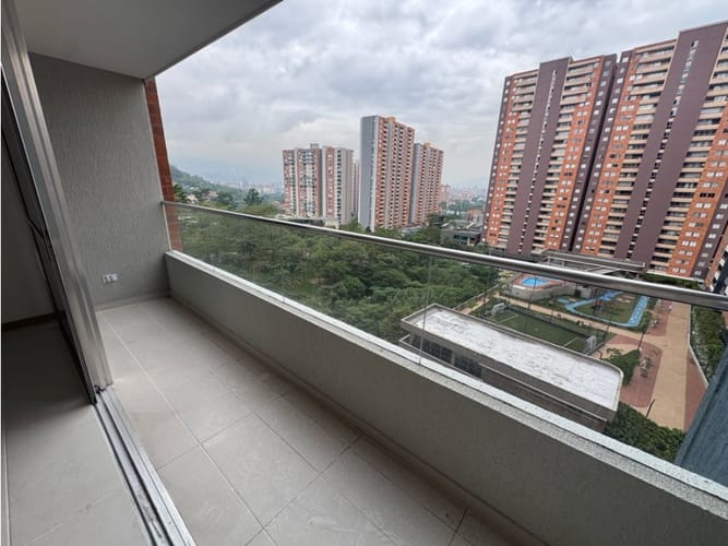 Apartamento de 3 alcobas en arriendo en San German, Medellín, 78 m² · foto 4 de 13
