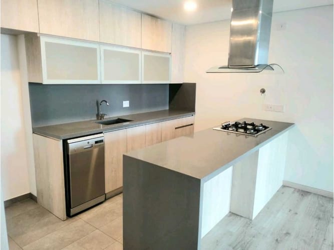 Apartamento de 2 alcobas en arriendo en Altos Del Poblado, Medellín, 83 m² · foto 3 de 23