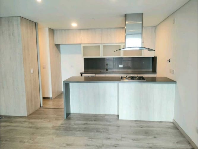 Apartamento de 2 alcobas en arriendo en Altos Del Poblado, Medellín, 83 m² · foto 4 de 23