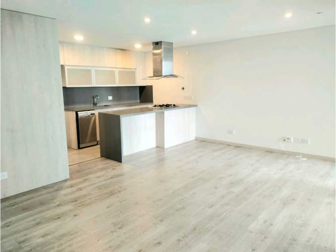 Apartamento de 2 alcobas en arriendo en Altos Del Poblado, Medellín, 83 m² · foto 5 de 23