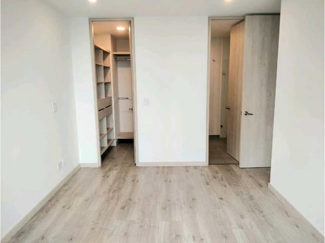 Apartamento de 2 alcobas en arriendo en Altos Del Poblado, Medellín, 83 m² · foto 13 de 23