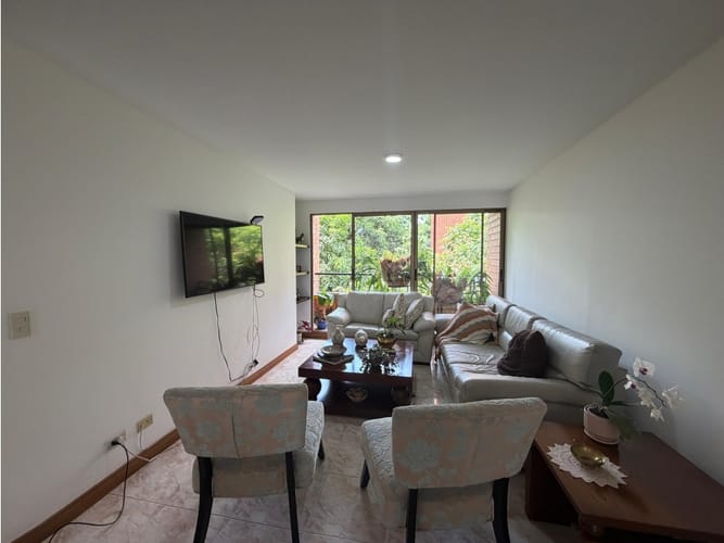 Apartamento de 3 alcobas en venta en Castropol, Medellín, 120 m² · foto 2 de 11