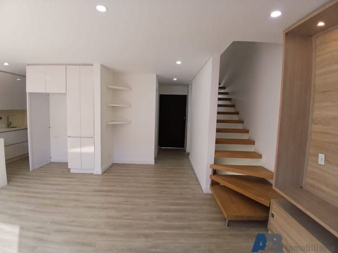 Casa de 3 alcobas en arriendo en Loma Del Chocho, Envigado, 270 m² · foto 5 de 24