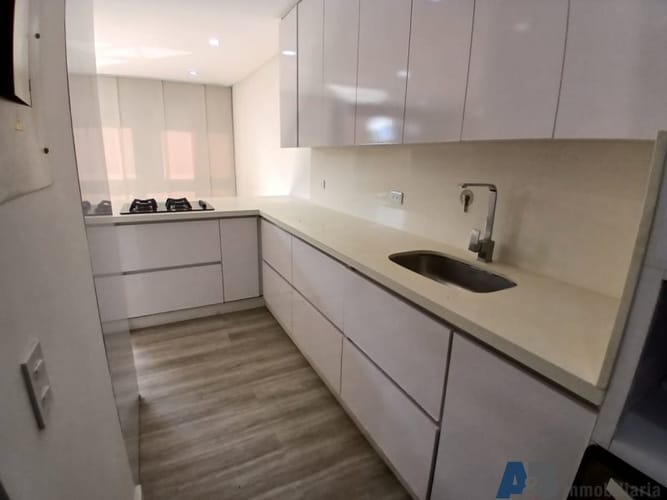 Casa de 3 alcobas en arriendo en Loma Del Chocho, Envigado, 270 m² · foto 6 de 24