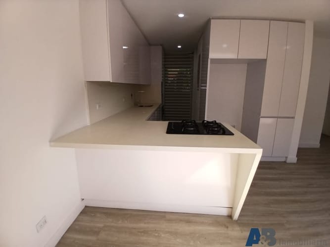 Casa de 3 alcobas en arriendo en Loma Del Chocho, Envigado, 270 m² · foto 7 de 24